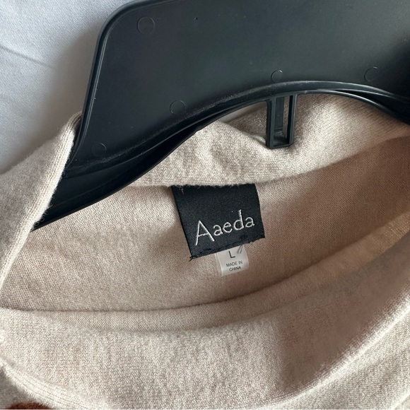 Aaeda Long Sleeve Mock Neck Autumn Leaves Tufted Sweater Size L - Picture 2 of 3